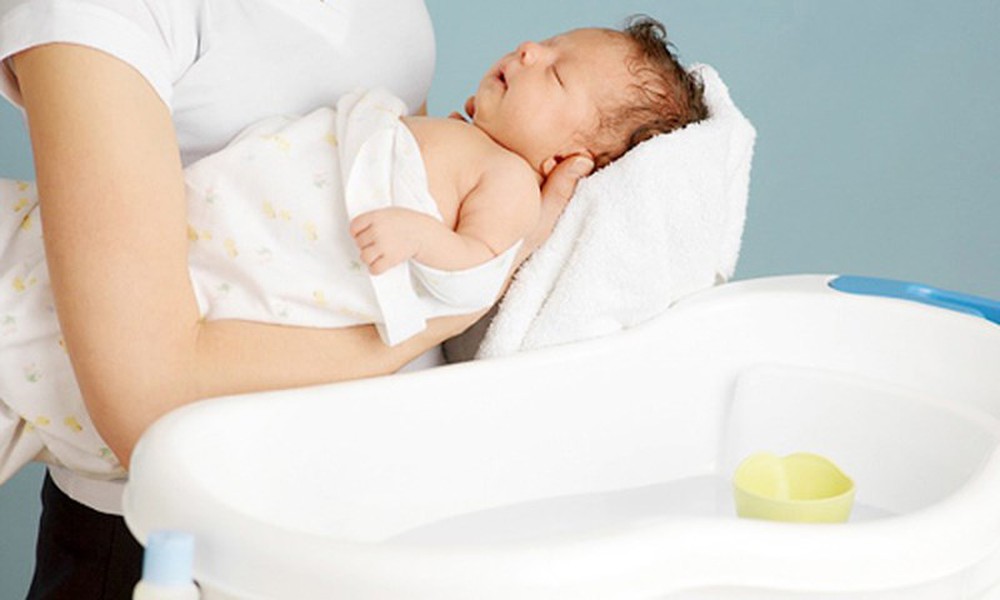 [VIDEO] Cách tắm cho bé sơ sinh